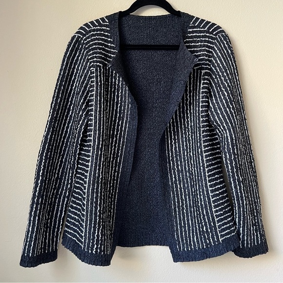 Chico's TRAVELERS COLLECTION Crushed Stripe Jacket, size 1.5 - Picture 12 of 13